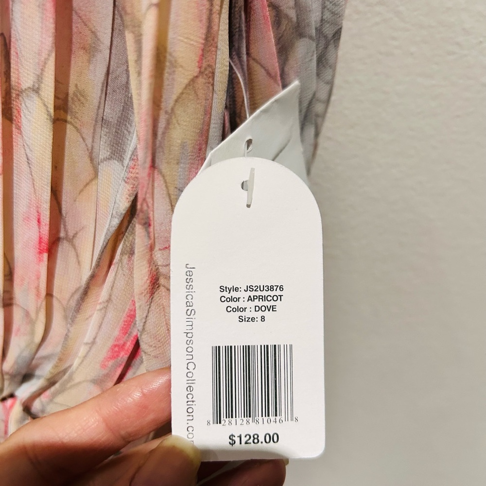 Pastel Pleated Short Dress with V-Neck- Size 8- label tag was removed - Picture 11 of 12